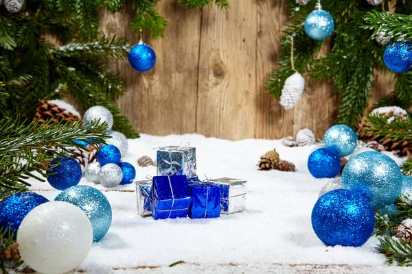 Mooie kerstachtergrond met de takken van de kerstmis — Stockfoto