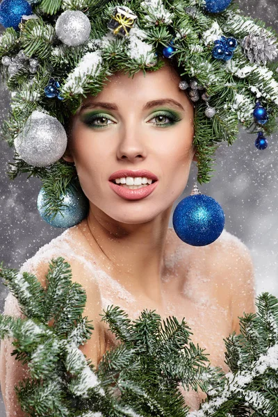 Bella donna ritratto in immagine Natale creativo . — Foto Stock