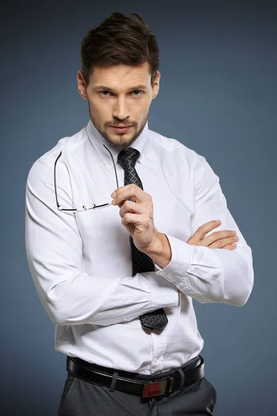 Sonriente hombre de negocios de mediana edad — Foto de Stock