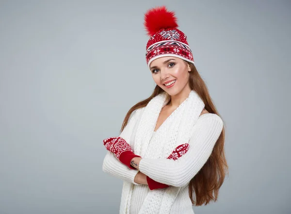 Hermosa mujer de invierno en ropa de abrigo — Foto de Stock