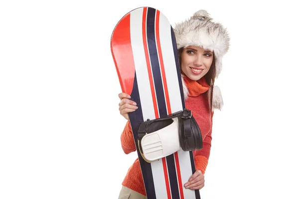 Uma bela mulher sexy com um snowboard no estúdio — Fotografia de Stock