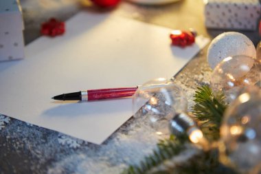 Noel Baba'ya mektup. Seçici odak.