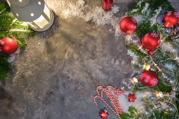 Regalos de Navidad sobre fondo de piedra gris — Foto de Stock