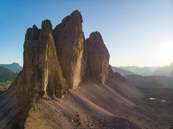 Paesaggio montano in serata nel Parco Naturale delle Tre Cime in I — Foto Stock