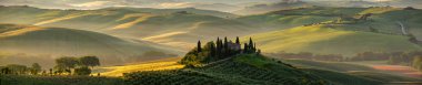 Tuscany - manzara panorama, tepeler ve çayır, Toscana - İtalya