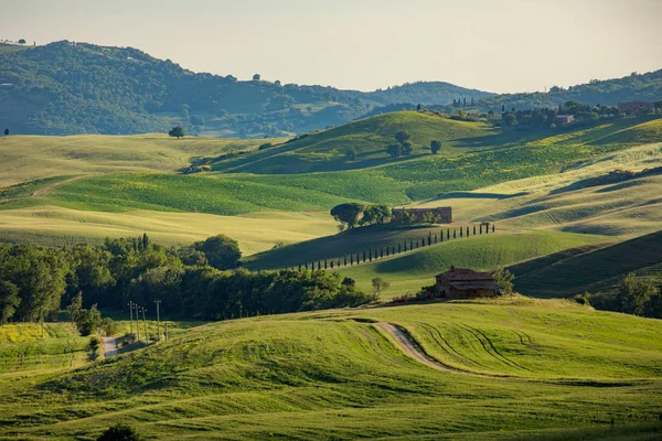 Italia Montaña verde valle paisaje panorámico — Foto de Stock
