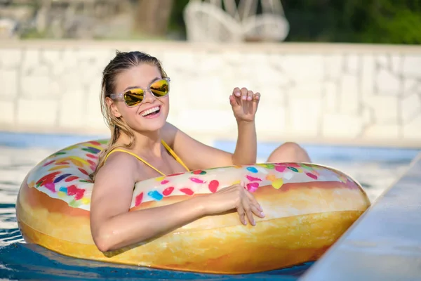 Elegant sexy woman in the white bikini on the sun-tanned slim an — 스톡 사진