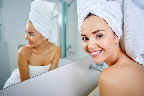 Face of young beautiful healthy woman and reflection in the mirr — Stock Photo, Image