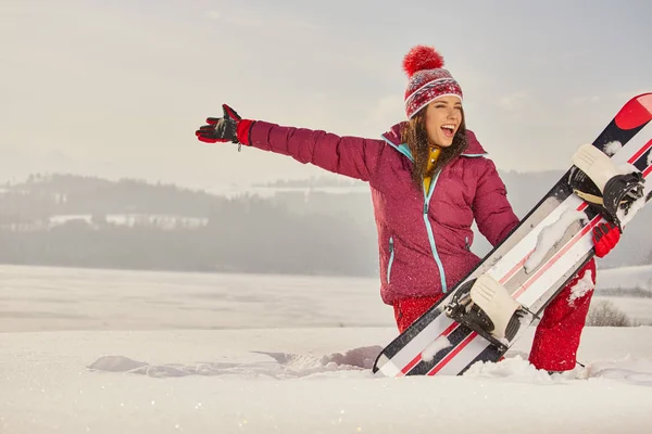 Donna Invernale Con Snowboard All Aperto — Foto Stock