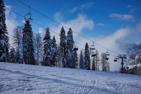 俄罗斯高山滑雪胜地 自然和体育背景 — 图库照片