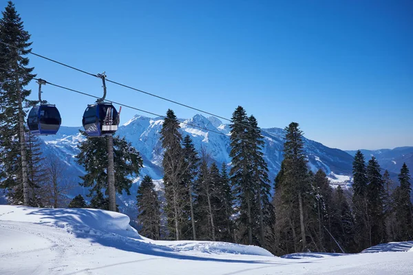 山スキーリゾート ロシア 自然とスポーツの背景 — ストック写真