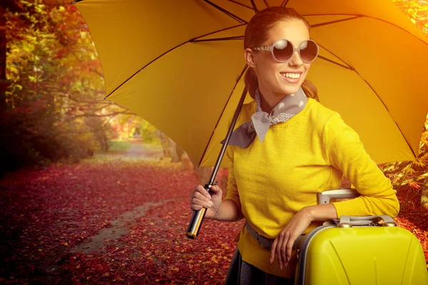 Mujer Bonita Con Paraguas Día Otoño — Foto de Stock