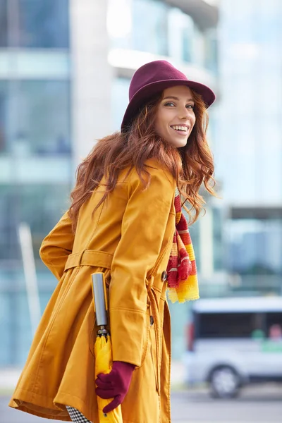 Mujer Ciudad Otoño — Foto de Stock