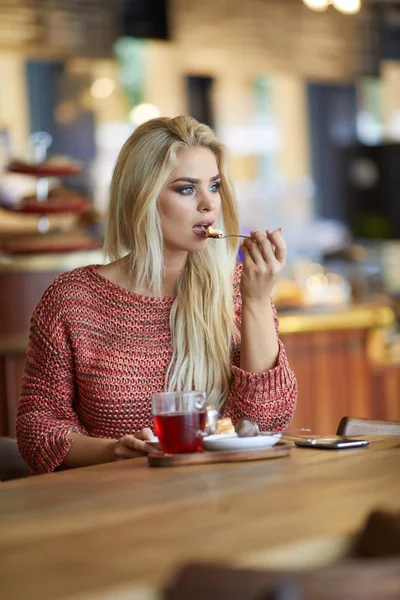 Woman Drinking Tea Vintage Color Tone — Stock Photo, Image