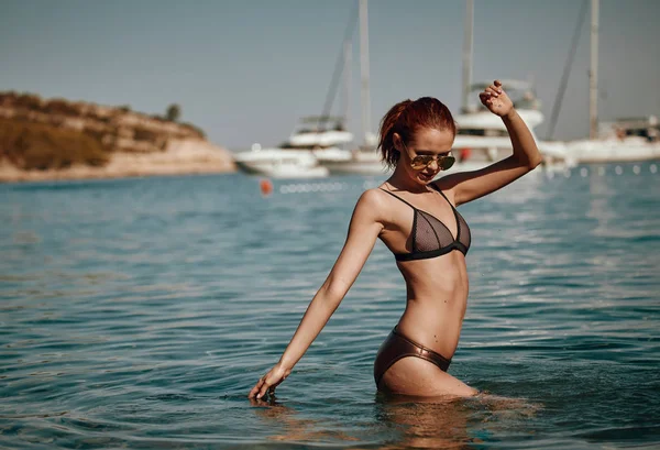 Bikini Mädchen Strand Junge Schöne Frau Bikini Strand Der Adria — Stockfoto