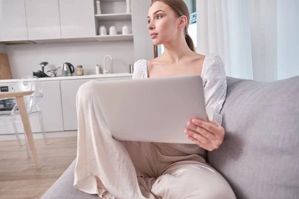 Coronavirus Epdemic Woman Looking Laptop While Home Office Work Space — Stock Photo, Image