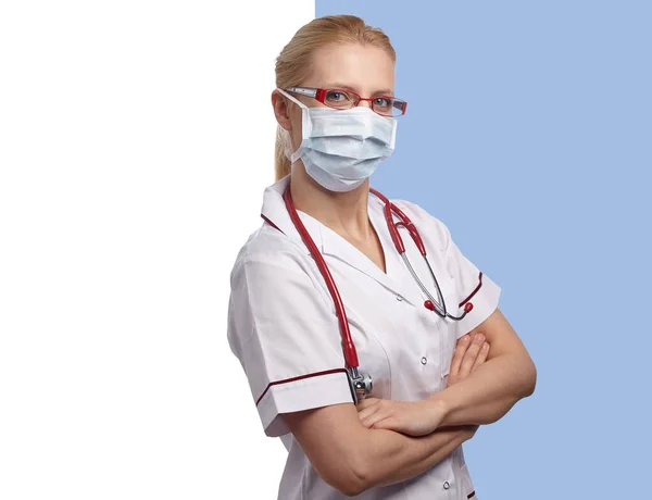 Жінка Лікар Носить Медичну Антивірусну Маску Ізольований Студійний Портрет — стокове фото