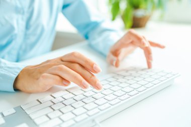 Klavyede yazarak işçisi kadın ofis
