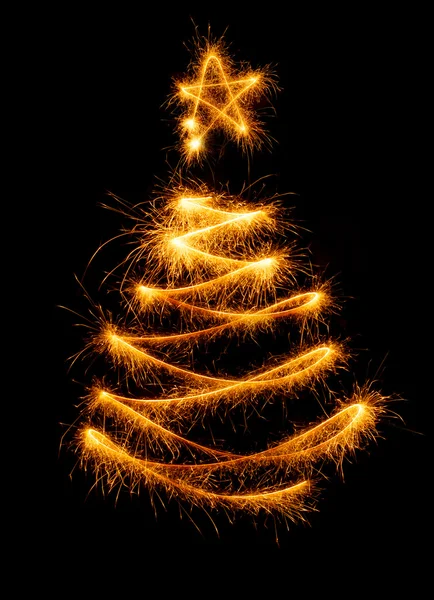 黒に線香花火製クリスマス ツリー — ストック写真