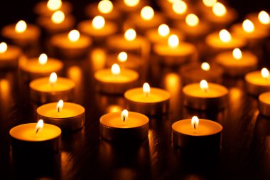 yanan mumlar ile sığ derinlik-in tarla