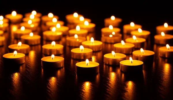 Burning candles with shallow depth of field — Stock Photo, Image