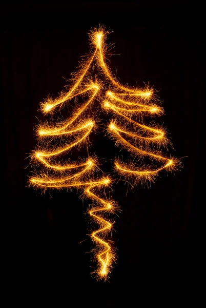 Árbol de Navidad hecho por sparkler sobre un negro —  Fotos de Stock