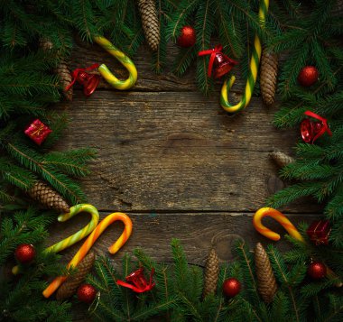 Noel sınır köknar ağacı dalları, koniler, Noel decora