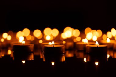 yanan mumlar ile sığ derinlik-in tarla