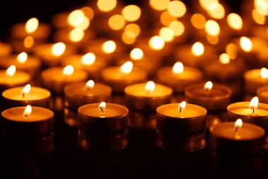 yanan mumlar ile sığ derinlik-in tarla