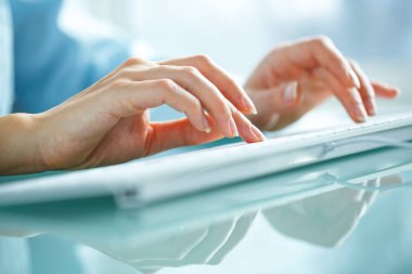 Klavyede yazarak işçisi kadın ofis