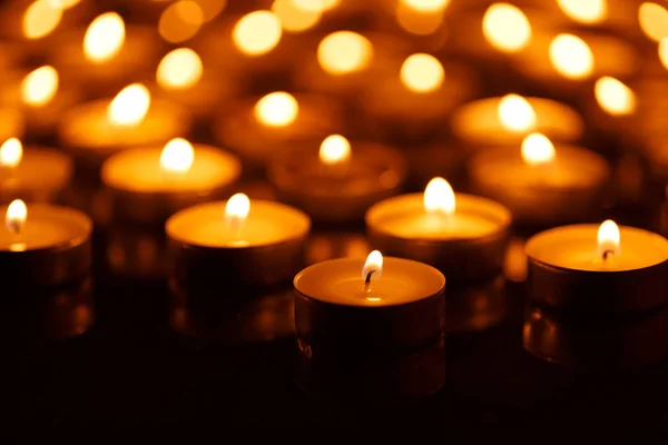 Burning candles with shallow depth of field — Stock Photo, Image