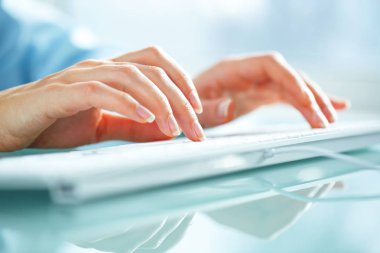 Klavyede yazarak işçisi kadın ofis