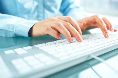 Klavyede yazarak işçisi kadın ofis