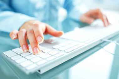 Klavyede yazarak işçisi kadın ofis