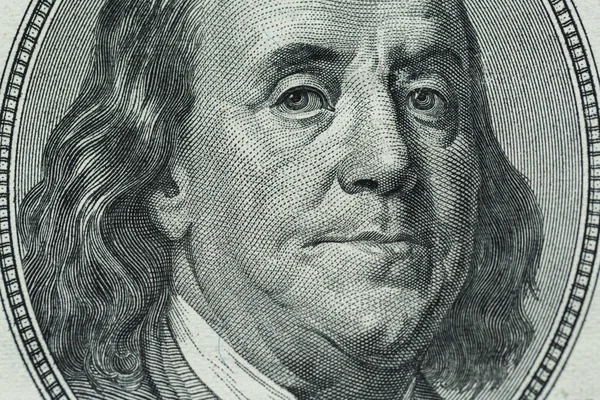 O retrato de Benjamin Franklin na nota de cem dólares — Fotografia de Stock