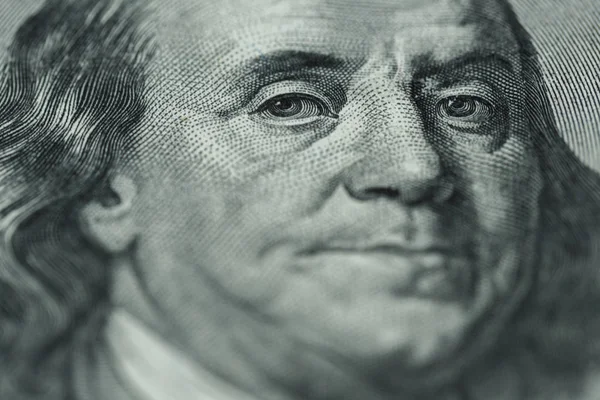 Ritratto di Benjamin Franklin su banconota da cento dollari — Foto Stock