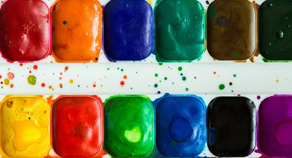 Konstnären pensel och färg — Stockfoto