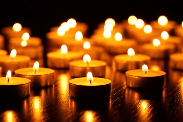 Many burning candles with shallow depth of field — Stock Photo, Image