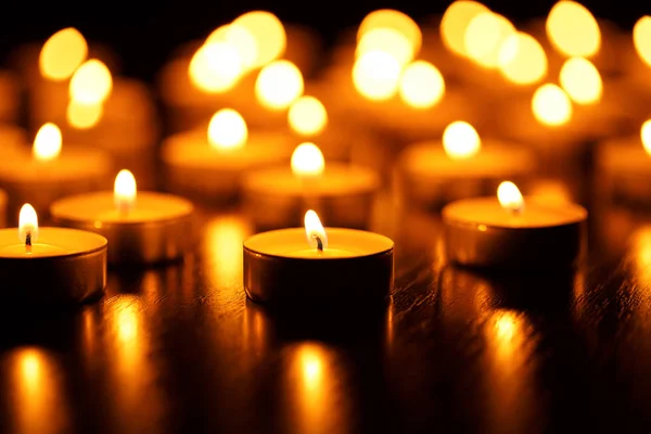 Many burning candles with shallow depth of field — Stock Photo, Image