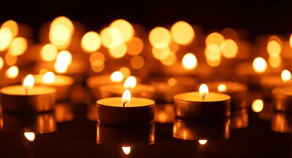 Burning candles with shallow depth of field — Stock Photo, Image