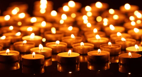 Burning candles with shallow depth of field — Stock Photo, Image