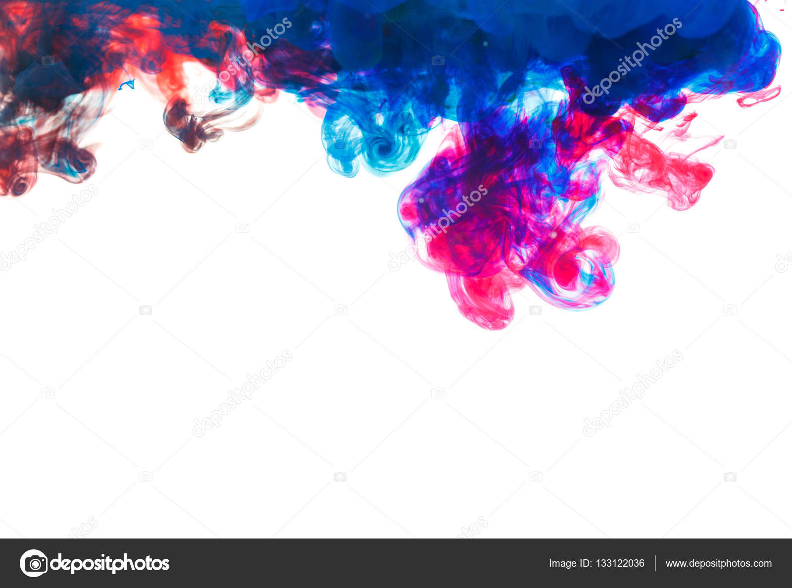 Goccia di colore sott acqua creando un drappo di seta — Foto Stock