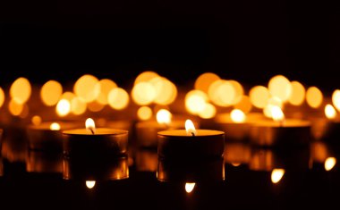 yanan mumlar ile sığ derinlik-in tarla