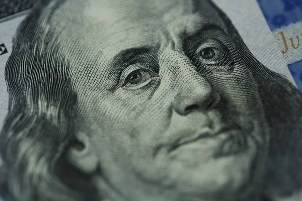 Benjamin Franklin's portret op honderd dollar bill — Stockfoto