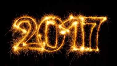 siyah arka plan üzerinde havai fişekleri ile 2017