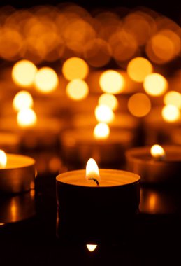 yanan mumlar ile sığ derinlik-in tarla