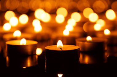 yanan mumlar ile sığ derinlik-in tarla