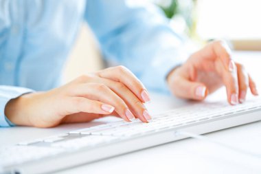 Klavyede yazarak işçisi kadın ofis