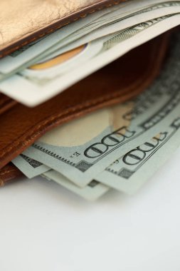 Kahverengi deri cüzdan ABD dolar para ile