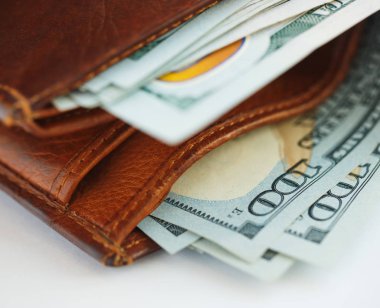 Kahverengi deri cüzdan ABD dolar para ile